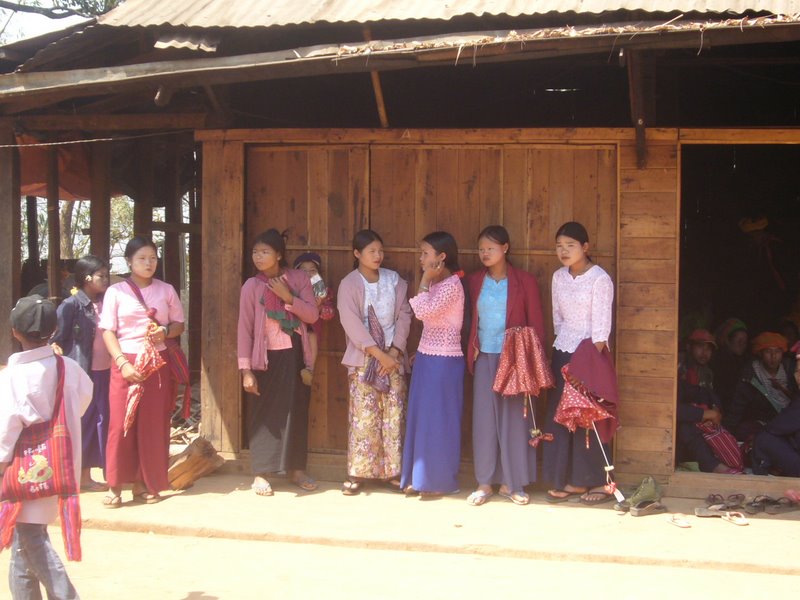 Travel - Myanmar - Kalaw Shan - Monks Enter The Monastery